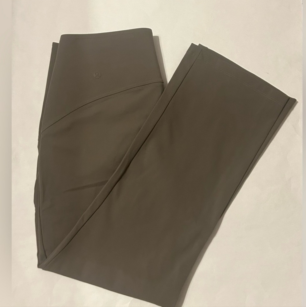 Lululemon smooth fit pull on pants cropped size 4 nomad color
